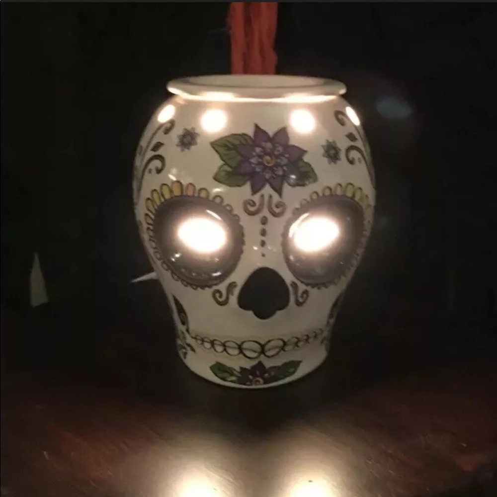 Sugar skull wax warmer NIB